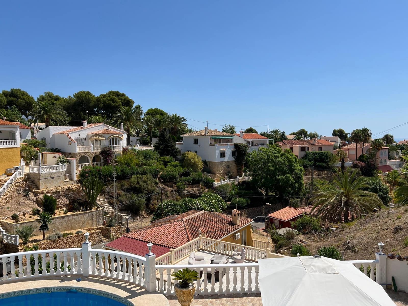 Chalet de 4 habitaciones en La Nucia en venta con piscina garaje - 560.000 € (Ref: 8939469)