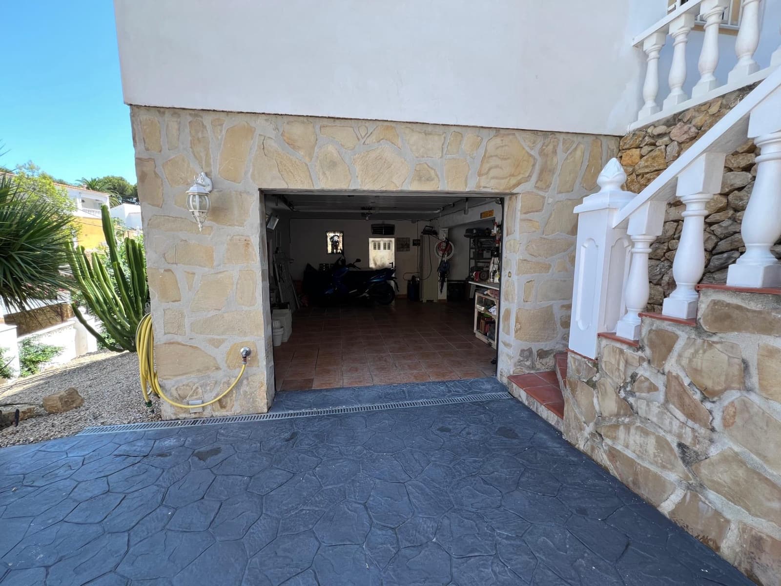 Chalet de 4 habitaciones en La Nucia en venta con piscina garaje - 560.000 € (Ref: 8939469)