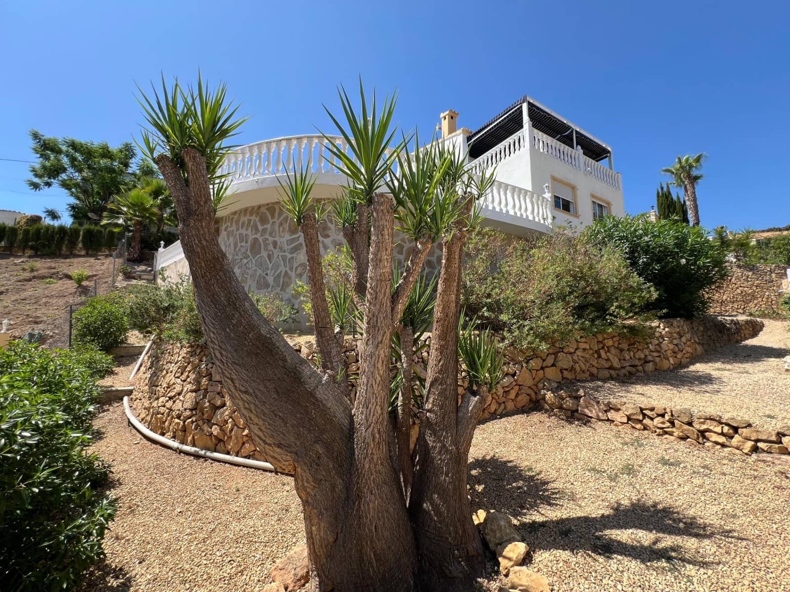 Chalet de 4 habitaciones en La Nucia en venta con piscina garaje - 560.000 € (Ref: 8939469)