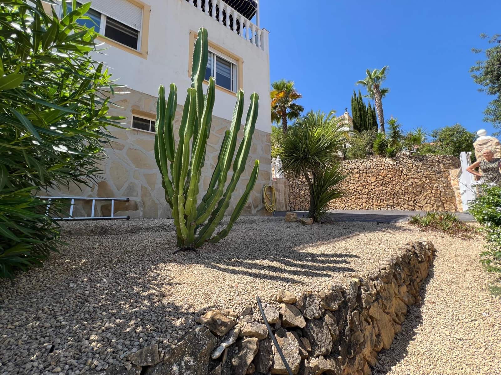 Chalet de 4 habitaciones en La Nucia en venta con piscina garaje - 560.000 € (Ref: 8939469)