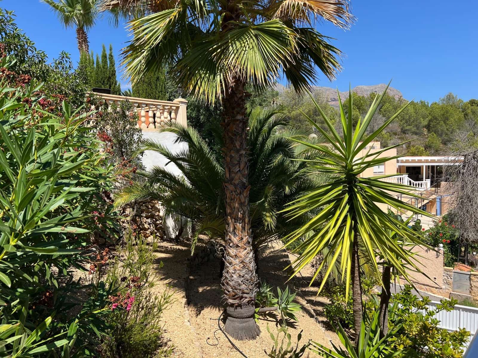 Chalet de 4 habitaciones en La Nucia en venta con piscina garaje - 560.000 € (Ref: 8939469)