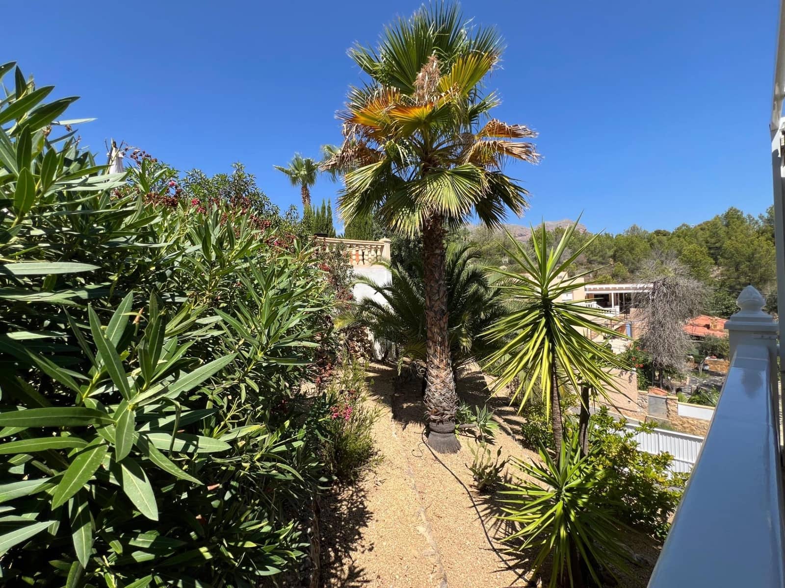 Chalet de 4 habitaciones en La Nucia en venta con piscina garaje - 560.000 € (Ref: 8939469)