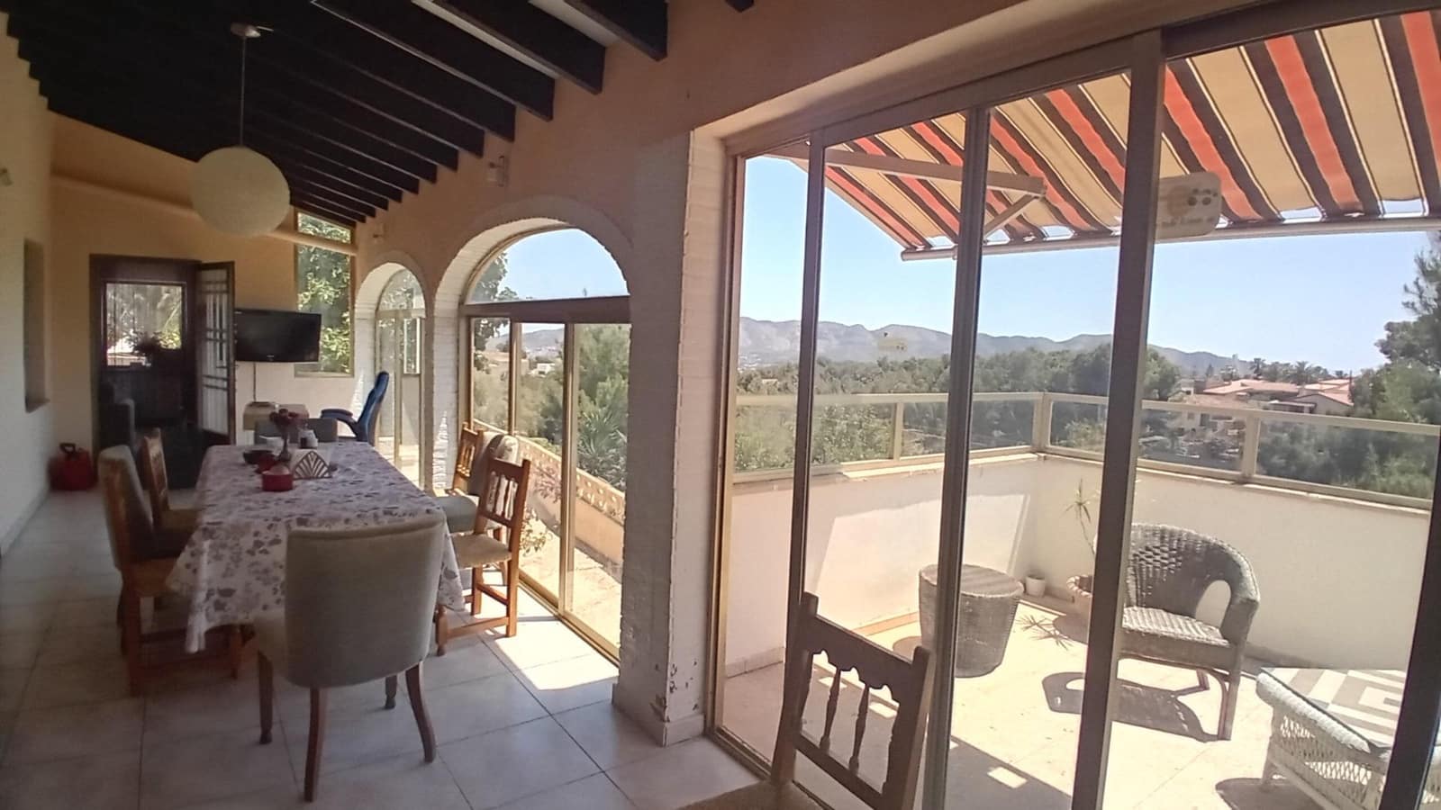 8 makuuhuone Huvila myytävänä paikassa La Nucia mukana uima-altaan - 649 000 € (Ref: 9023278)