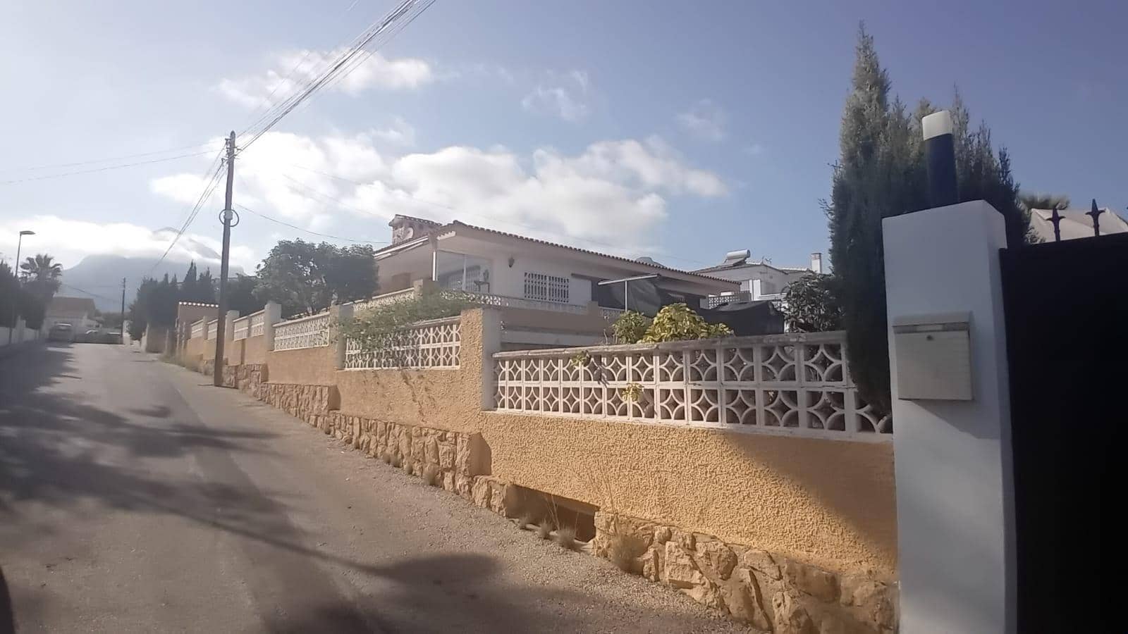 2 bedroom Villa for sale in La Nucia - € 380,000 (Ref: 9029543)