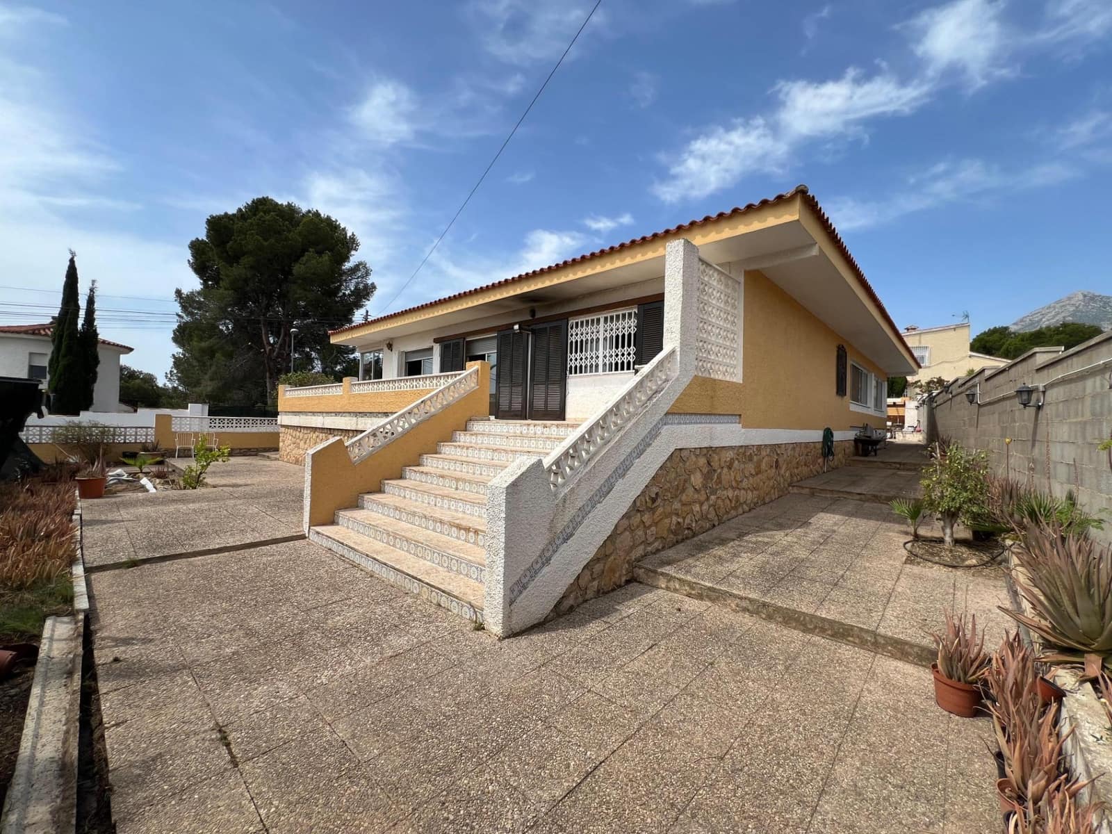 2 bedroom Villa for sale in La Nucia - € 380,000 (Ref: 9029543)