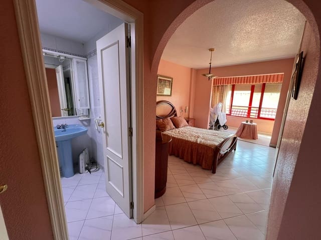 3 soveværelse Lejlighed til salg i Colonia Madrid, Benidorm - € 265.000 (Ref: 9161032)