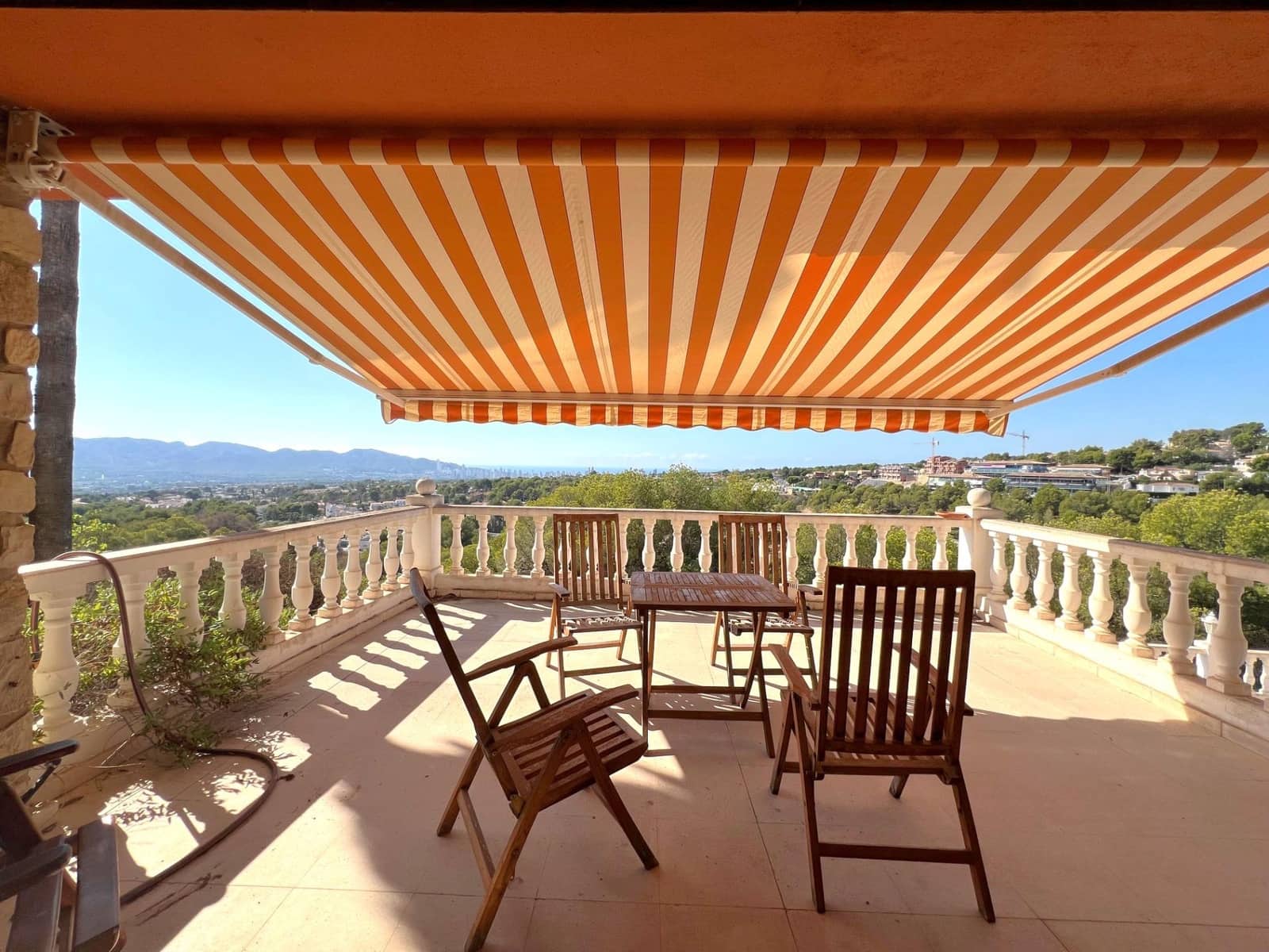 Chalet de 7 habitaciones en La Nucia en venta con piscina garaje - 950.000 € (Ref: 9255306)