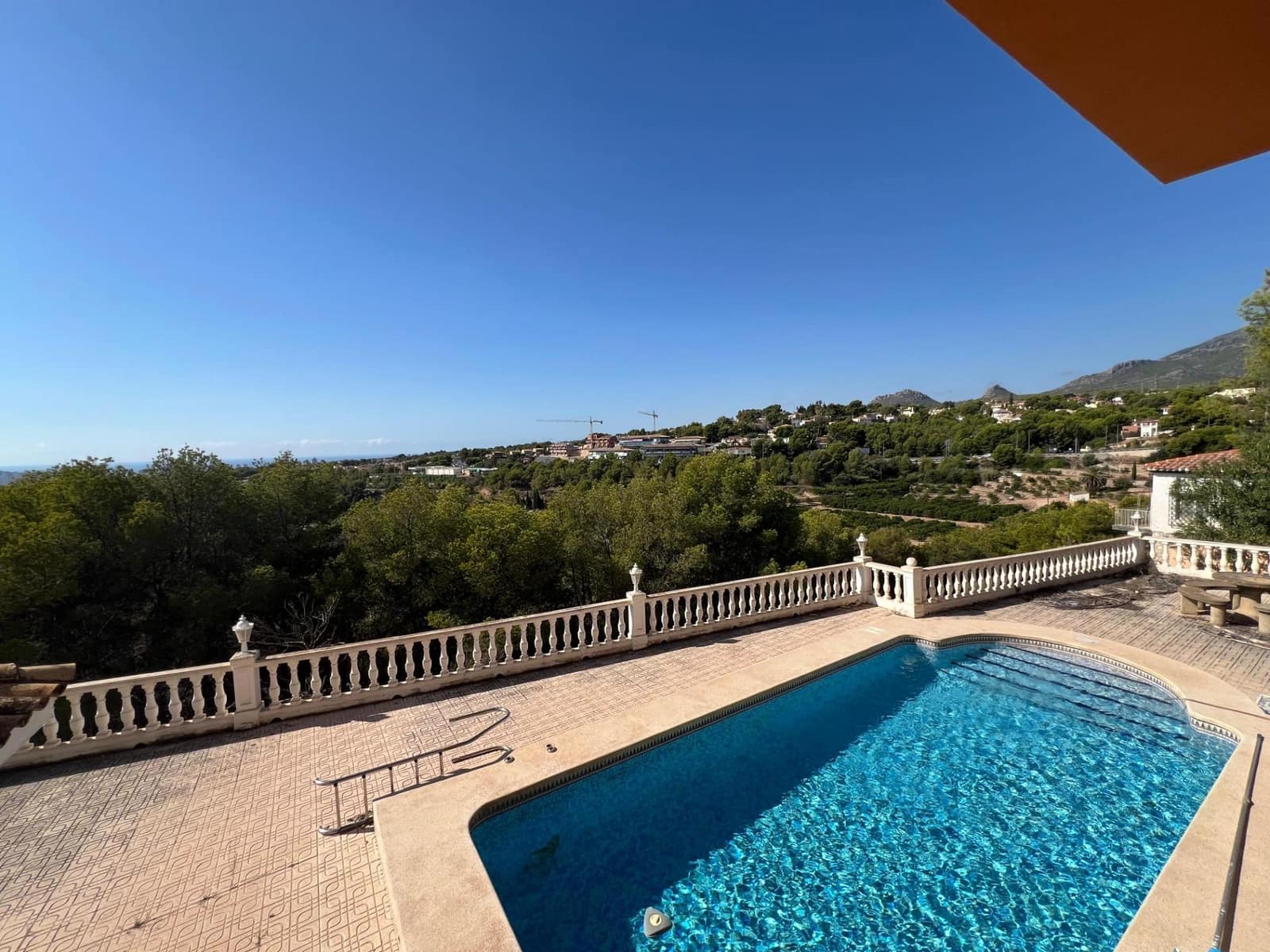 Chalet de 7 habitaciones en La Nucia en venta con piscina garaje - 950.000 € (Ref: 9255306)