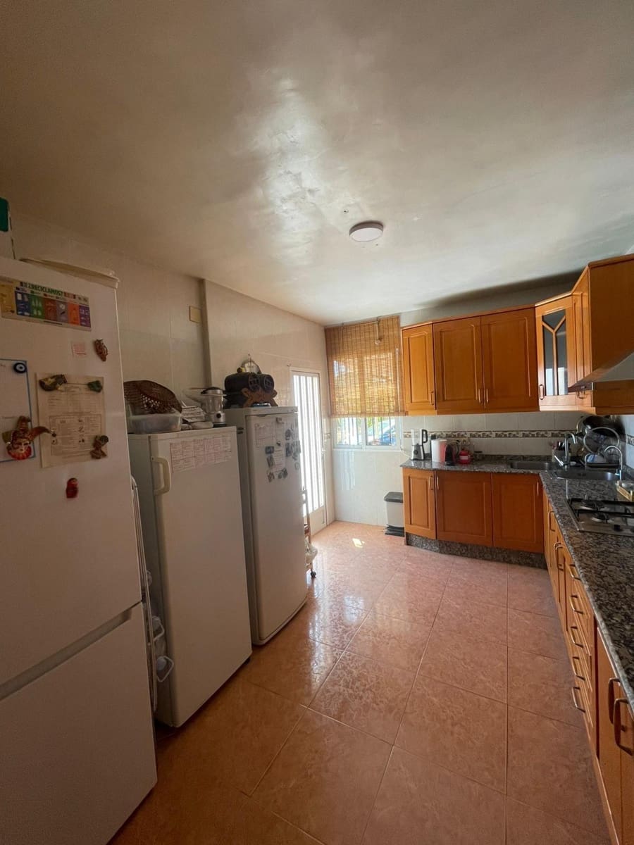 4 makuuhuone Huvila myytävänä paikassa Busot - 350 000 € (Ref: 9262621)