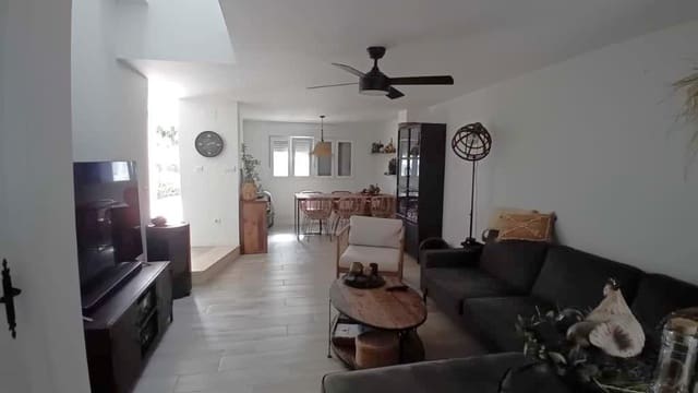 2 makuuhuone Rivitalo myytävänä paikassa La Nucia mukana uima-altaan 
autotalli - 245 000 € (Ref: 9308529)