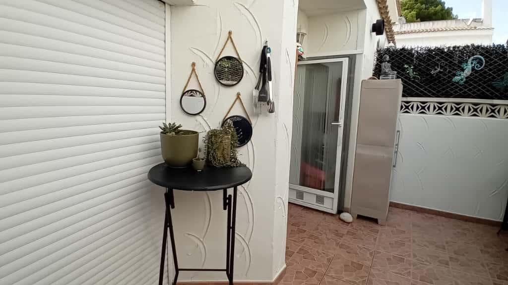 2 makuuhuone Rivitalo myytävänä paikassa La Nucia mukana uima-altaan 
autotalli - 245 000 € (Ref: 9308529)