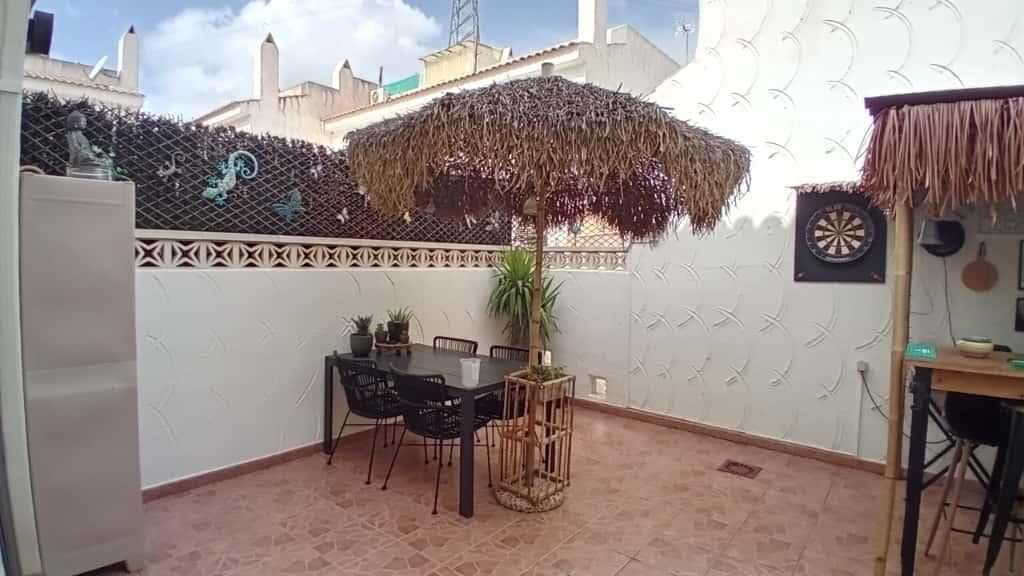 2 makuuhuone Rivitalo myytävänä paikassa La Nucia mukana uima-altaan 
autotalli - 245 000 € (Ref: 9308529)