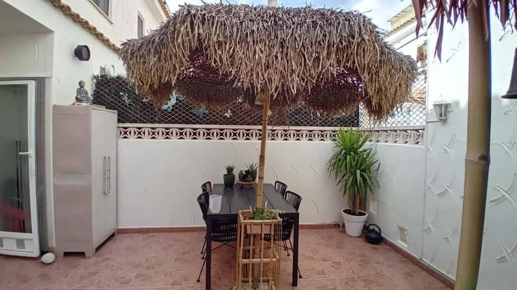 2 makuuhuone Rivitalo myytävänä paikassa La Nucia mukana uima-altaan 
autotalli - 245 000 € (Ref: 9308529)