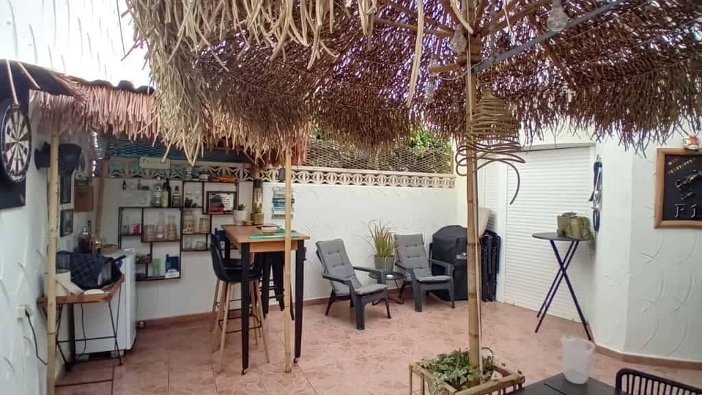 2 makuuhuone Rivitalo myytävänä paikassa La Nucia mukana uima-altaan 
autotalli - 245 000 € (Ref: 9308529)