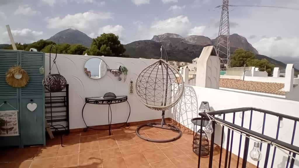 2 makuuhuone Rivitalo myytävänä paikassa La Nucia mukana uima-altaan 
autotalli - 245 000 € (Ref: 9308529)