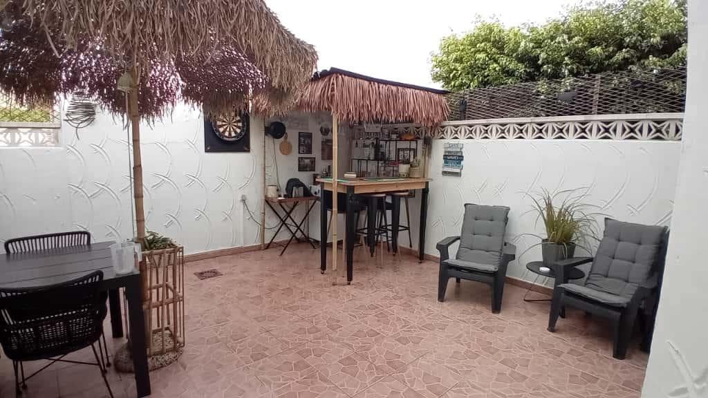 2 makuuhuone Rivitalo myytävänä paikassa La Nucia mukana uima-altaan 
autotalli - 245 000 € (Ref: 9308529)