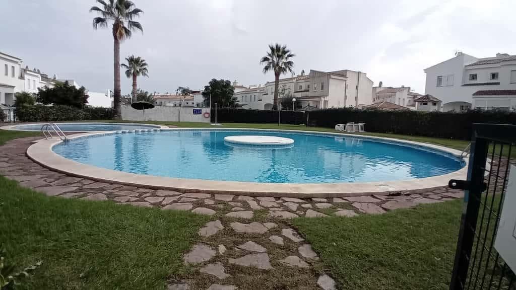 2 makuuhuone Rivitalo myytävänä paikassa La Nucia mukana uima-altaan 
autotalli - 245 000 € (Ref: 9308529)