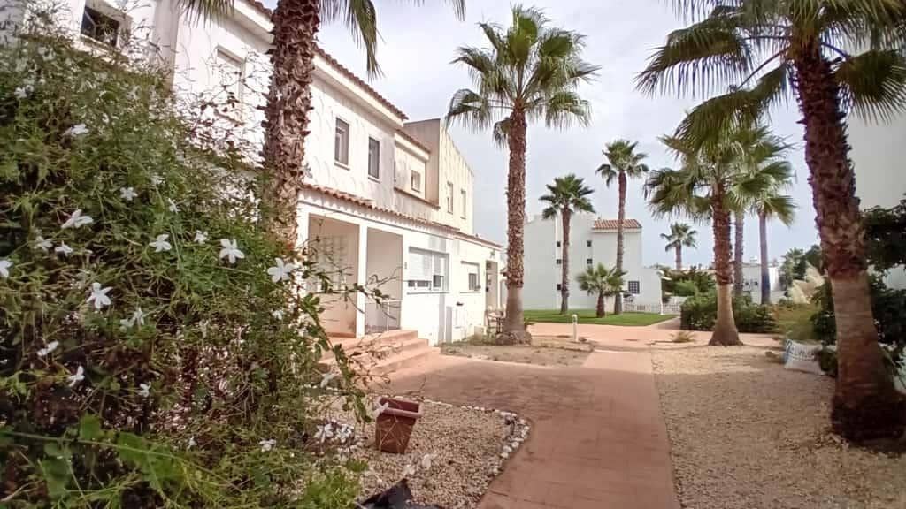 2 makuuhuone Rivitalo myytävänä paikassa La Nucia mukana uima-altaan 
autotalli - 245 000 € (Ref: 9308529)