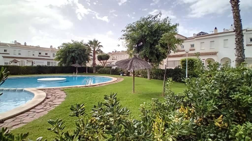 2 makuuhuone Rivitalo myytävänä paikassa La Nucia mukana uima-altaan 
autotalli - 245 000 € (Ref: 9308529)