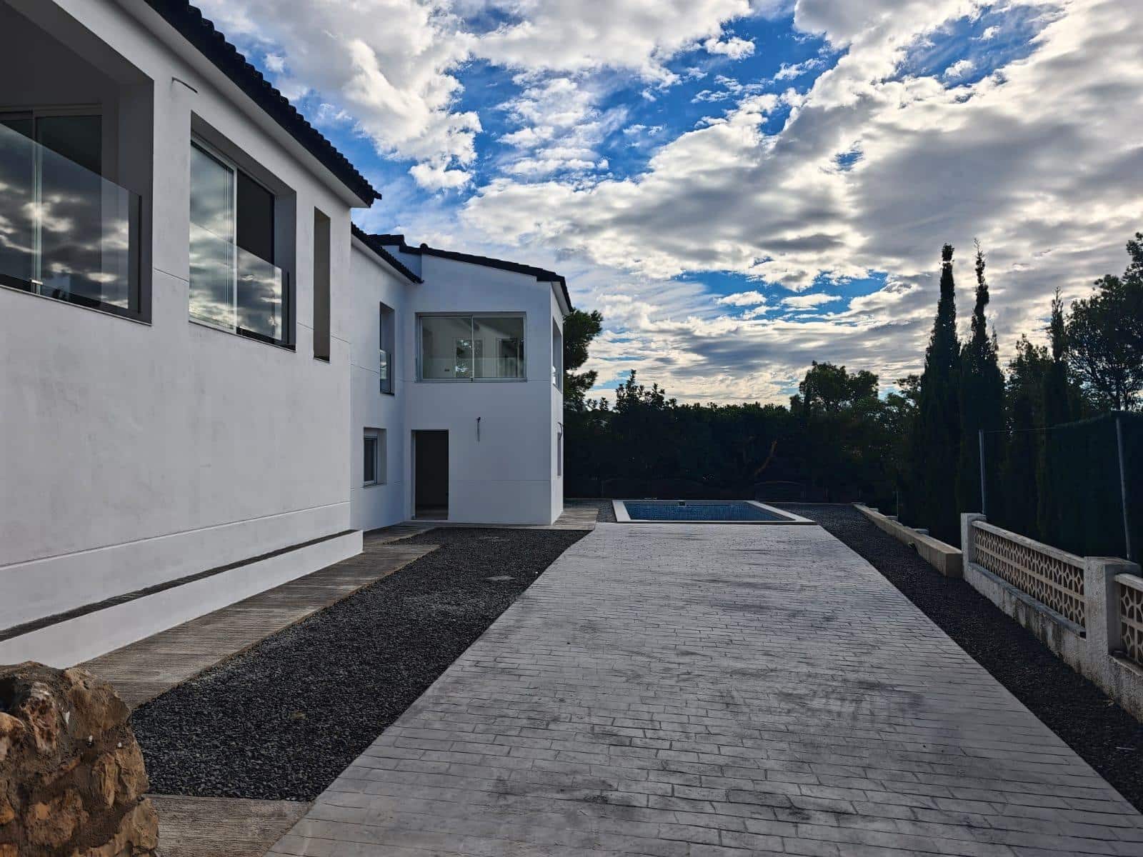 4 bedroom Villa for sale in Altea with garage - € 835,000 (Ref: 9347379)