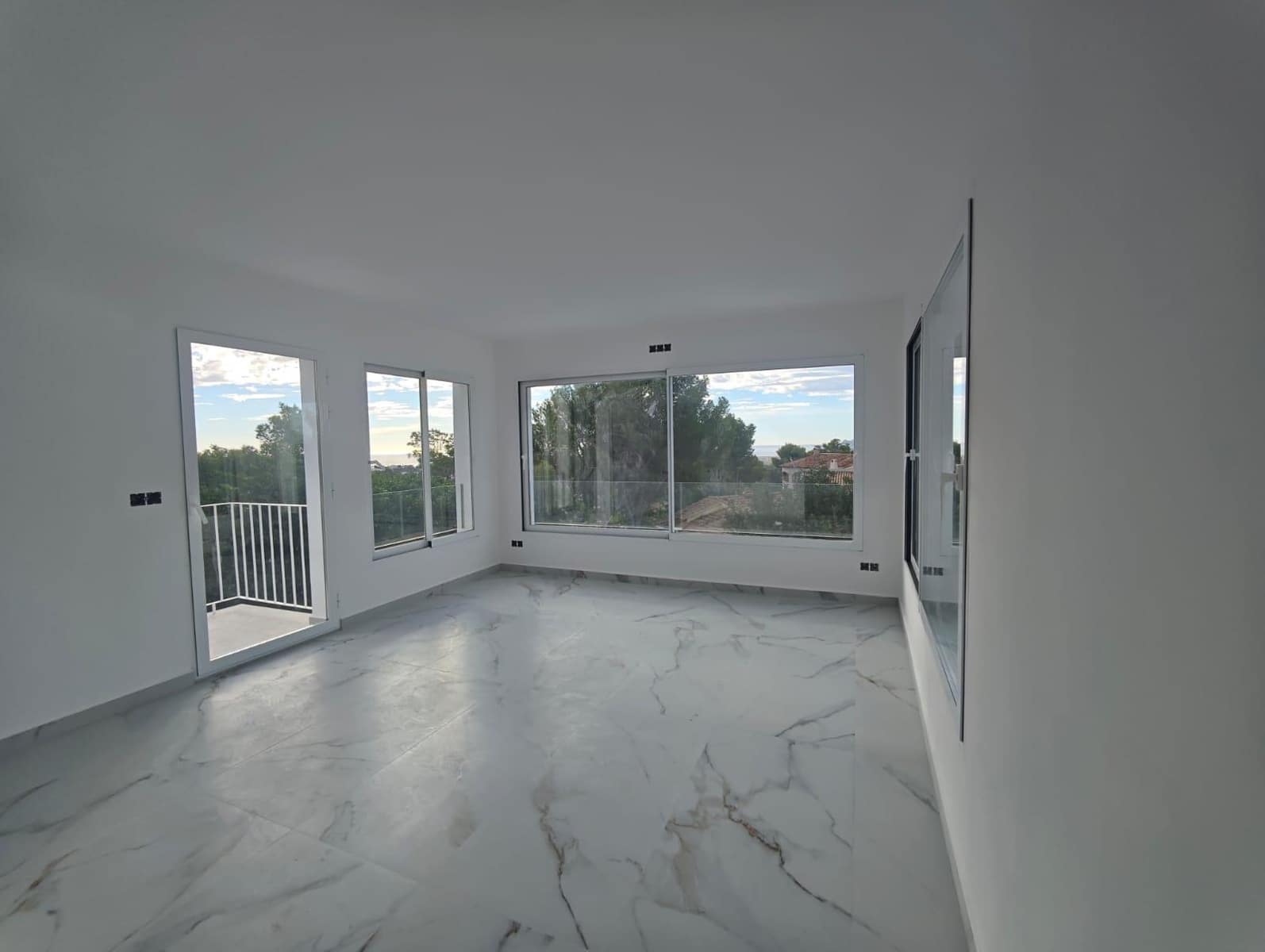 4 bedroom Villa for sale in Altea with garage - € 835,000 (Ref: 9347379)