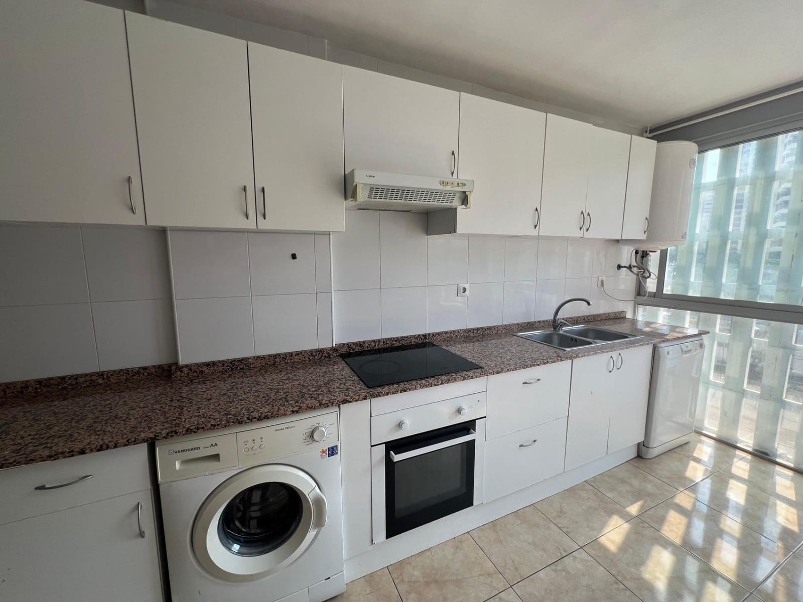 3 slaapkamer Flat te koop in Benidorm met zwembad - € 375.000 (Ref: 9419790)