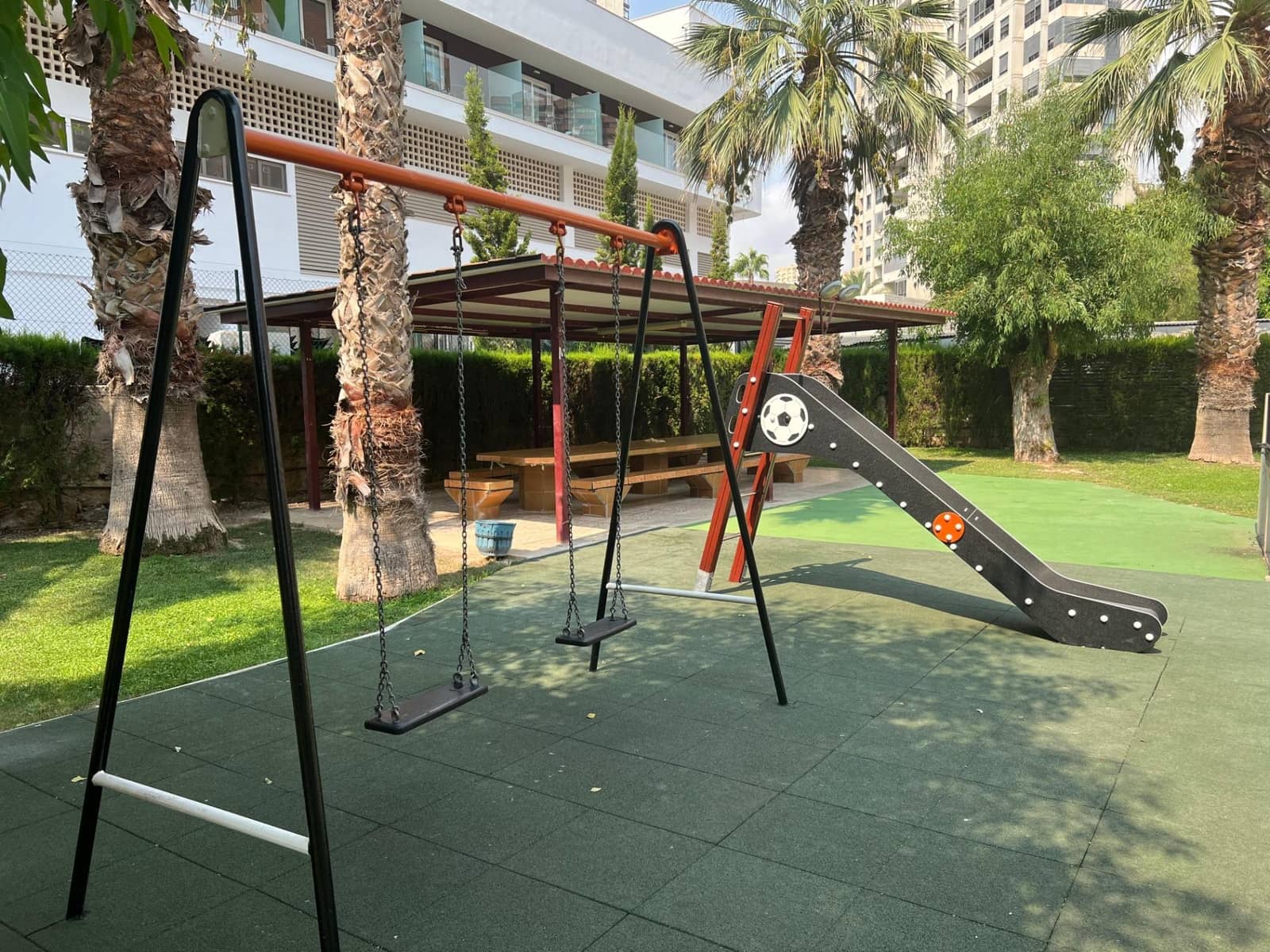 3 slaapkamer Flat te koop in Benidorm met zwembad - € 375.000 (Ref: 9419790)