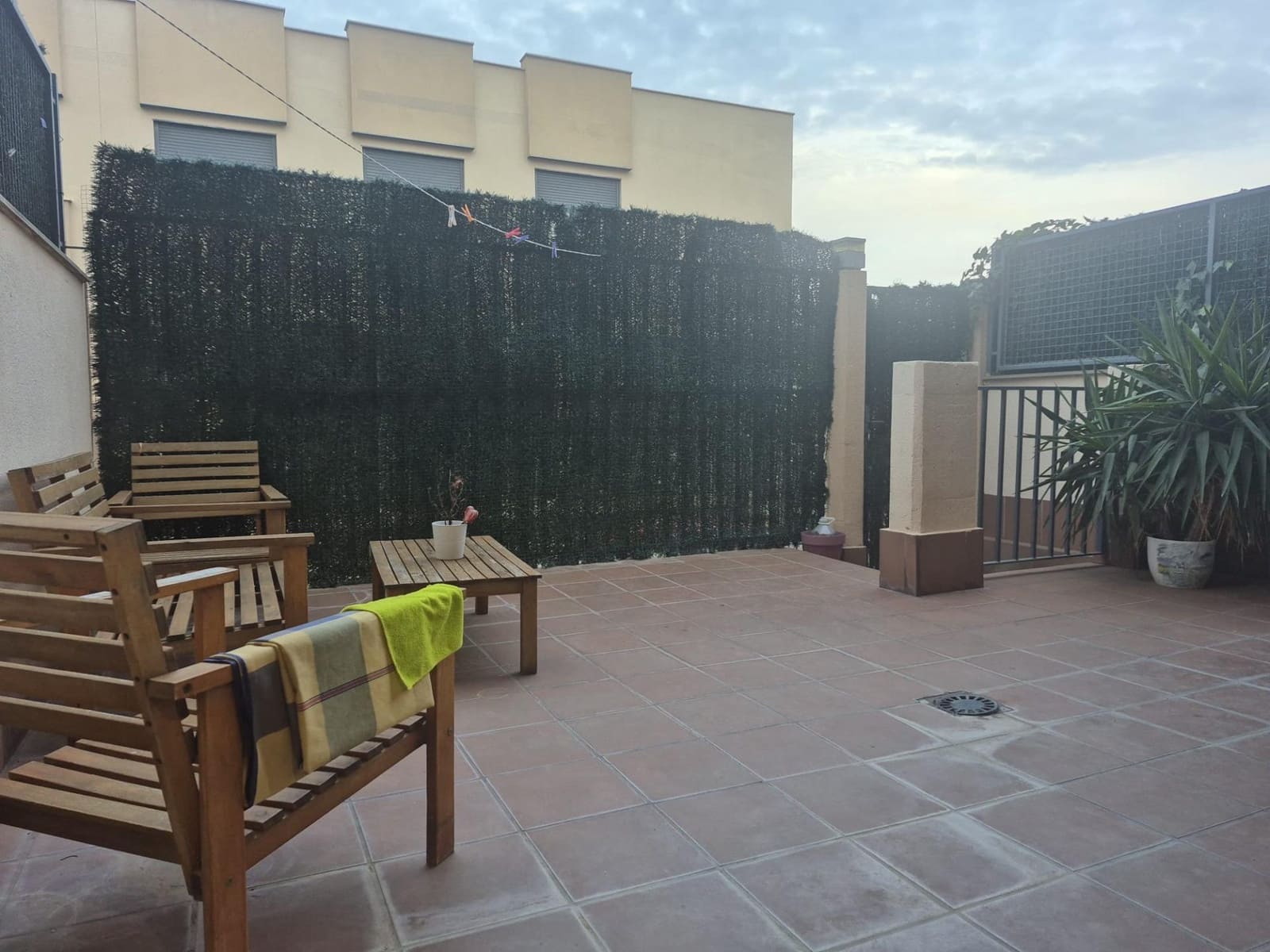 3 soveværelse Rækkehus til leje i Polop med garage - € 1.000 (Ref: 9482052)