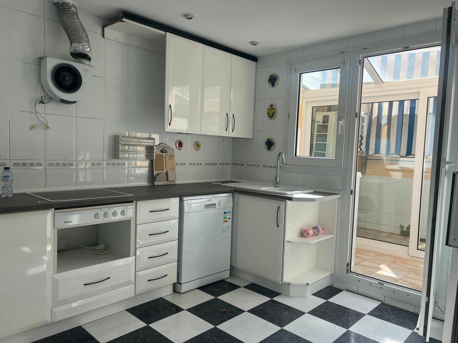 4 slaapkamer Villa te koop in El Campello met zwembad garage - € 715.000 (Ref: 9679888)