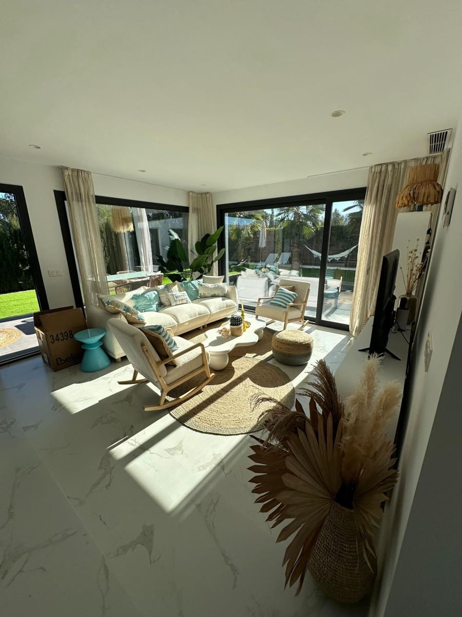 3 bedroom Villa for sale in Polop with pool - € 695,000 (Ref: 9686475)