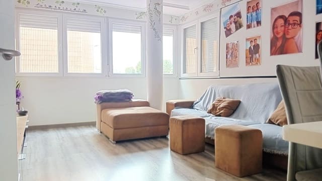 4 soveværelse Lejlighed til salg i Colonia Madrid, Benidorm - € 242.000 (Ref: 9695375)