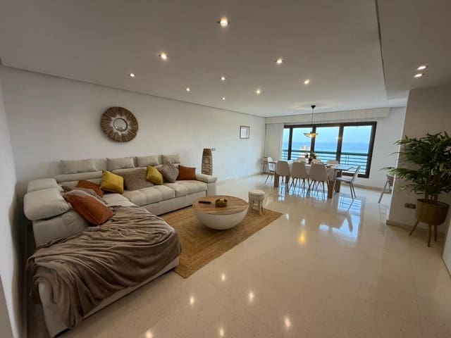 Piso de 3 habitaciones en Playa Poniente, Benidorm en alquiler con piscina - 2.500 € (Ref: 9758992)