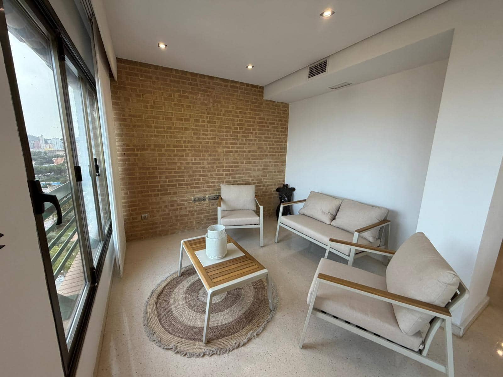 3 soveværelse Lejlighed til leje i Benidorm med swimmingpool - € 2.500 (Ref: 9758992)