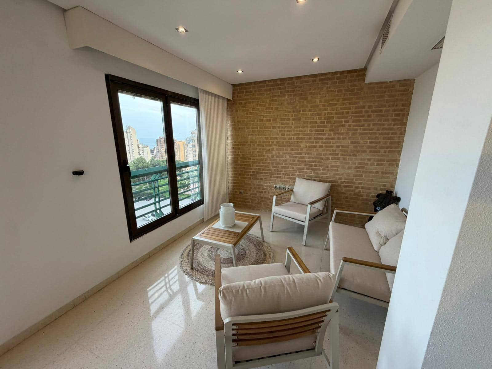 3 soveværelse Lejlighed til leje i Benidorm med swimmingpool - € 2.500 (Ref: 9758992)