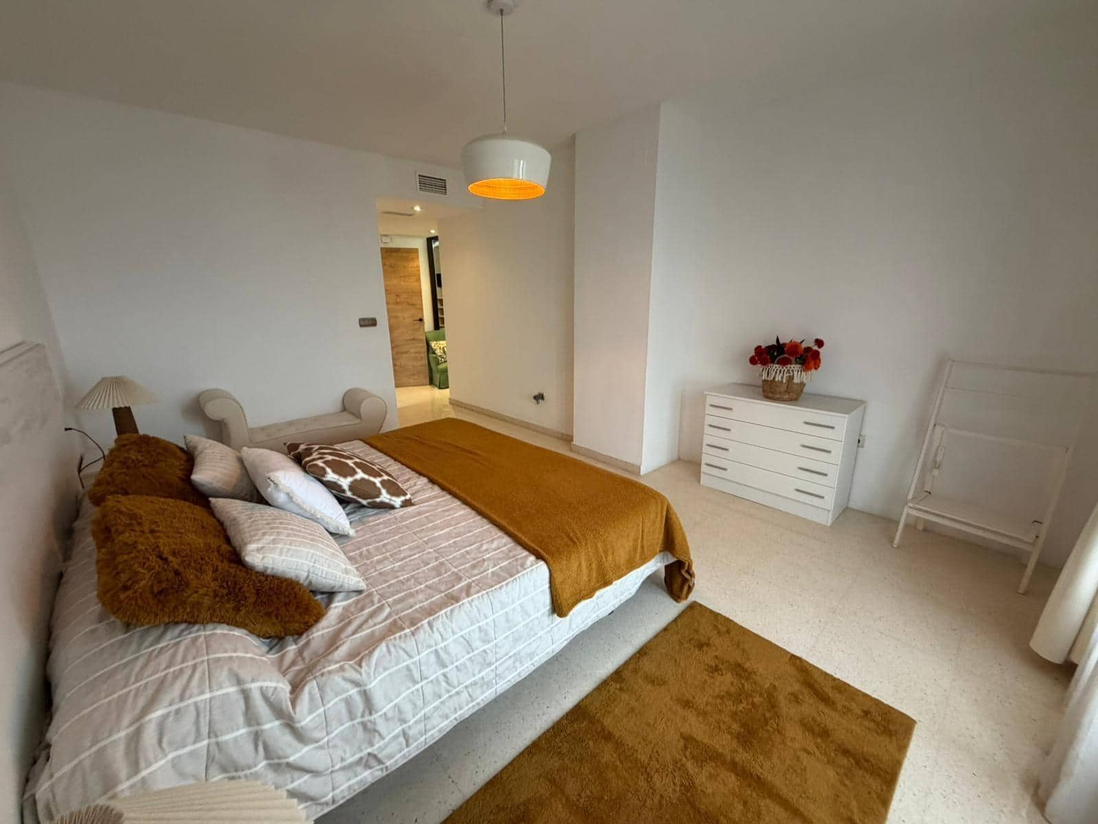 3 soveværelse Lejlighed til leje i Benidorm med swimmingpool - € 2.500 (Ref: 9758992)