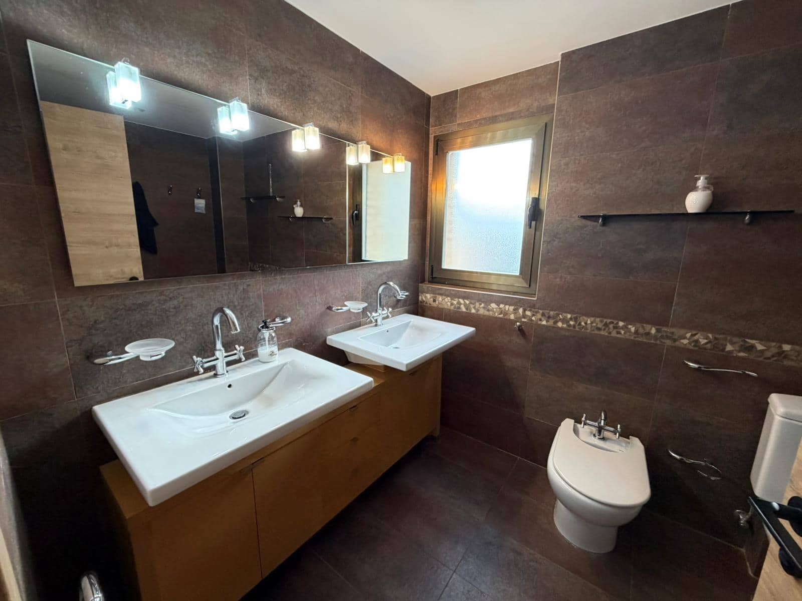 3 soveværelse Lejlighed til leje i Benidorm med swimmingpool - € 2.500 (Ref: 9758992)