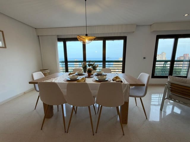 Piso de 3 habitaciones en Playa Poniente, Benidorm en alquiler con piscina - 2.500 € (Ref: 9758992)