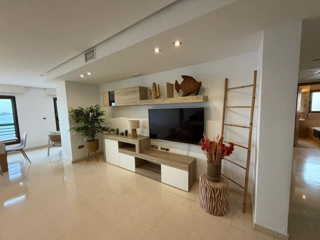 Piso de 3 habitaciones en Playa Poniente, Benidorm en alquiler con piscina - 2.500 € (Ref: 9758992)