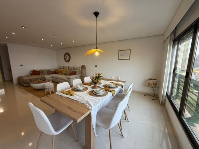 Piso de 3 habitaciones en Playa Poniente, Benidorm en alquiler con piscina - 2.500 € (Ref: 9758992)