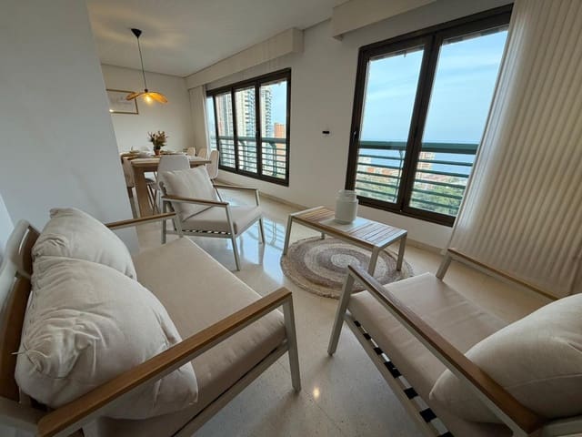 Piso de 3 habitaciones en Playa Poniente, Benidorm en alquiler con piscina - 2.500 € (Ref: 9758992)