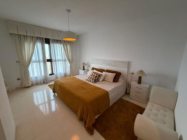 Piso de 3 habitaciones en Playa Poniente, Benidorm en alquiler con piscina - 2.500 € (Ref: 9758992)