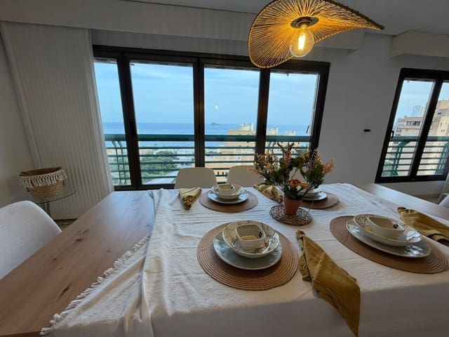 Piso de 3 habitaciones en Playa Poniente, Benidorm en alquiler con piscina - 2.500 € (Ref: 9758992)