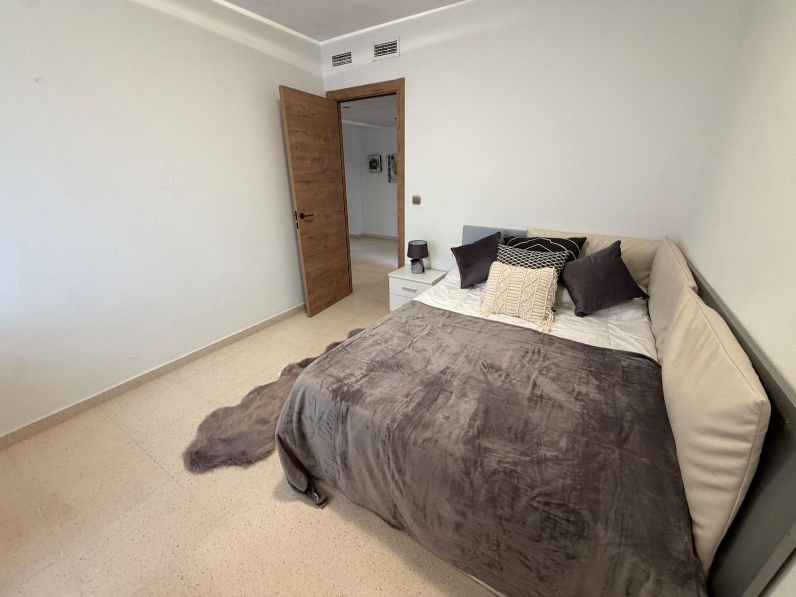 3 soveværelse Lejlighed til leje i Benidorm med swimmingpool - € 2.500 (Ref: 9758992)