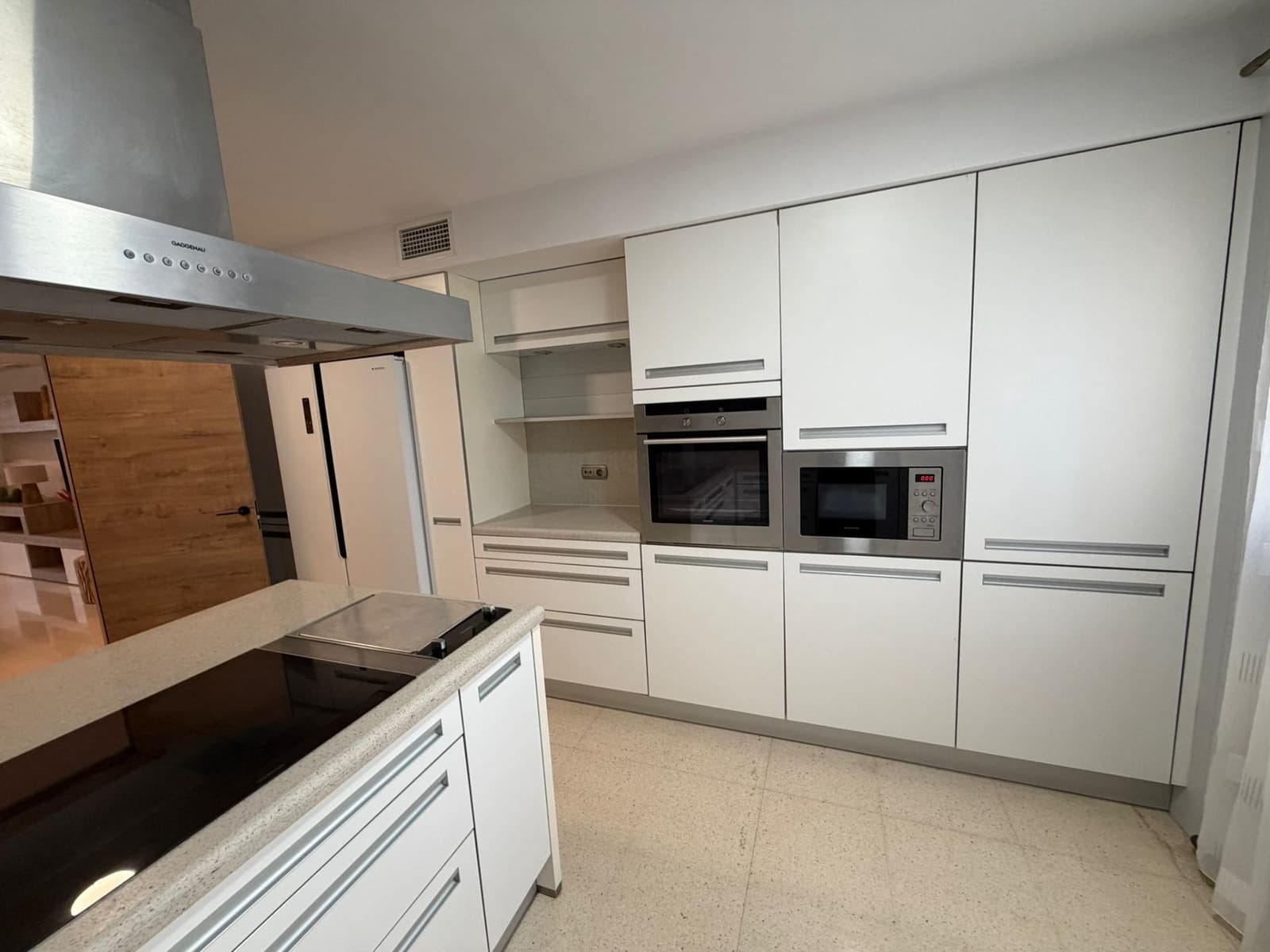 3 soveværelse Lejlighed til leje i Benidorm med swimmingpool - € 2.500 (Ref: 9758992)