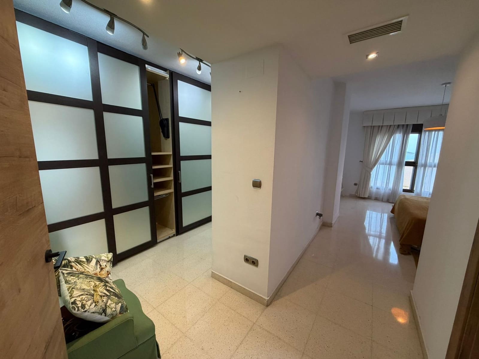 3 soveværelse Lejlighed til leje i Benidorm med swimmingpool - € 2.500 (Ref: 9758992)