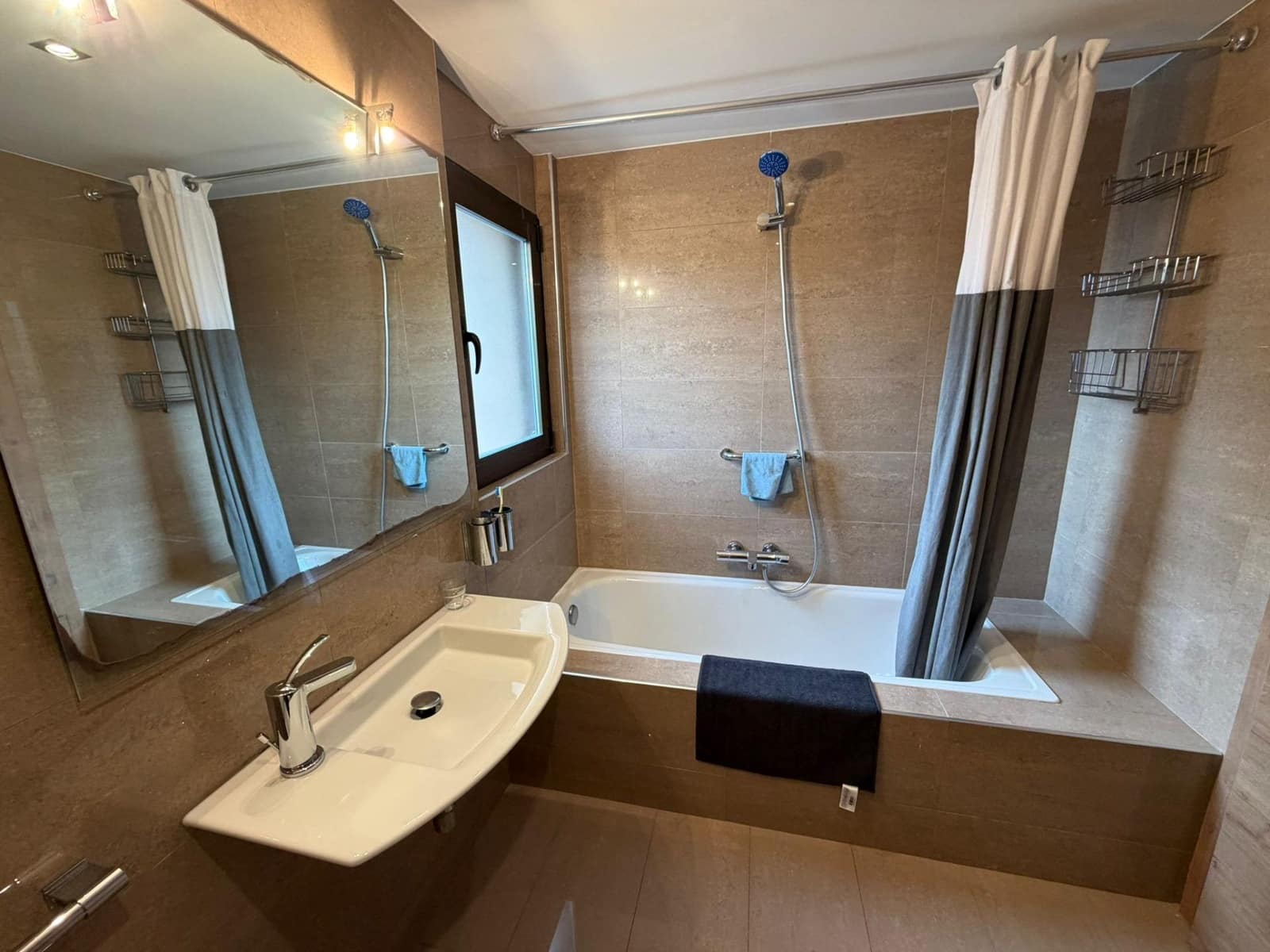 3 soveværelse Lejlighed til leje i Benidorm med swimmingpool - € 2.500 (Ref: 9758992)