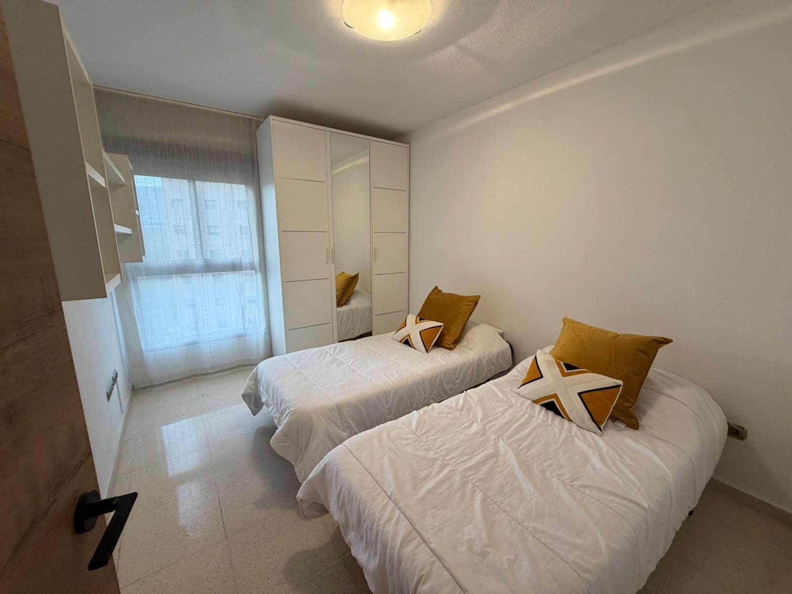 3 soveværelse Lejlighed til leje i Benidorm med swimmingpool - € 2.500 (Ref: 9758992)