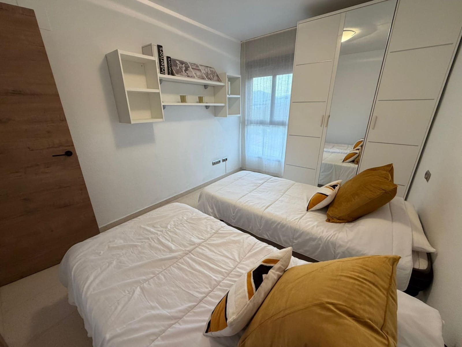 3 soveværelse Lejlighed til leje i Benidorm med swimmingpool - € 2.500 (Ref: 9758992)