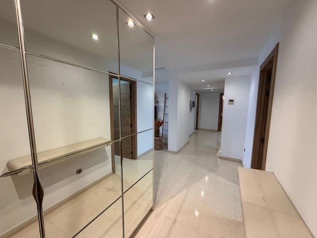 Piso de 3 habitaciones en Playa Poniente, Benidorm en alquiler con piscina - 2.500 € (Ref: 9758992)