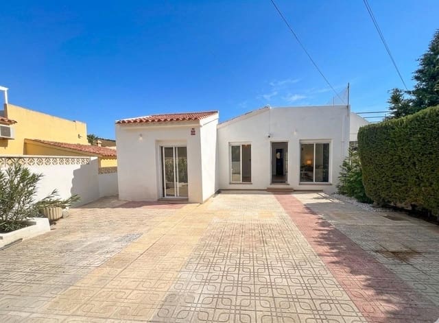 4 bedroom Semi-detached Villa for sale in La Nucia with pool - € 395,000 (Ref: 9773093)